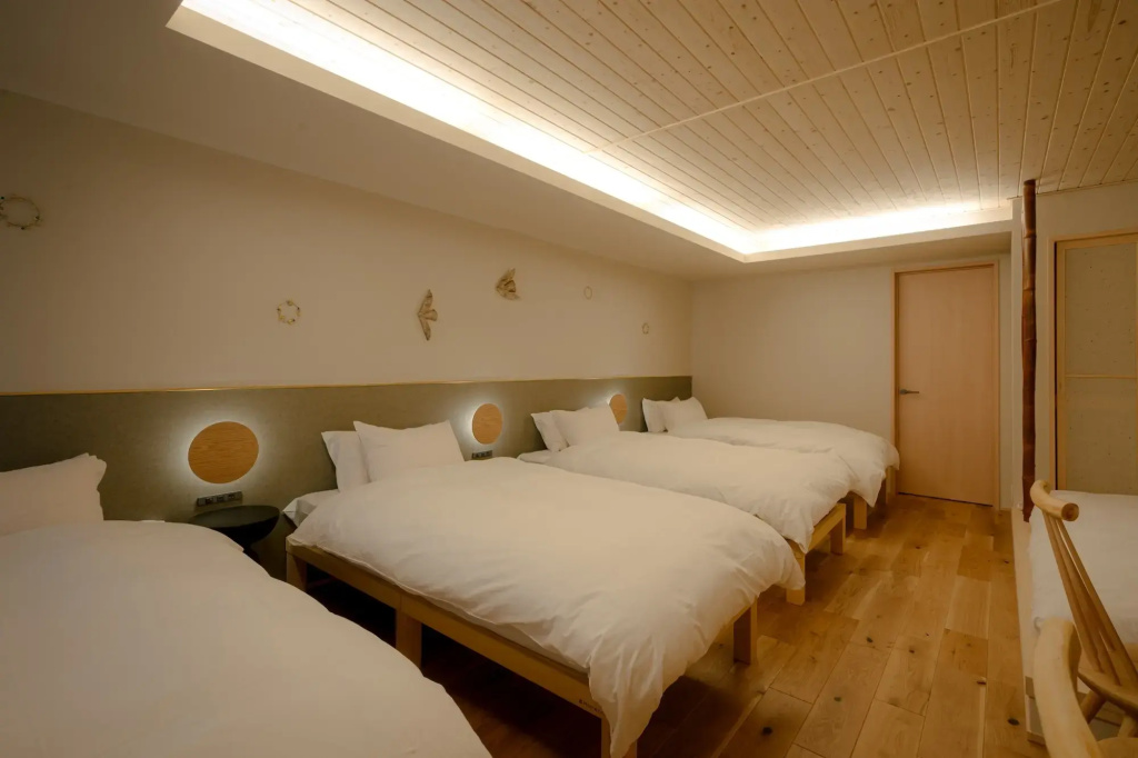 Deluxe (Bamboo) Quadruple Family room