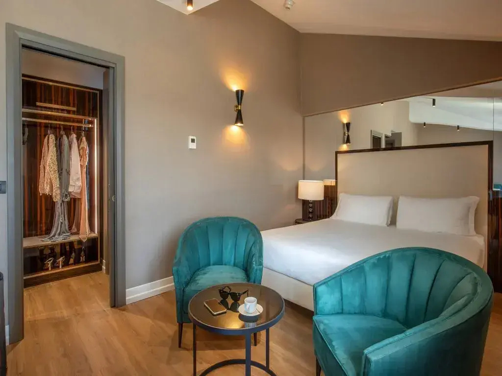 Double Omnia Urban Junior Suite (full double bed)