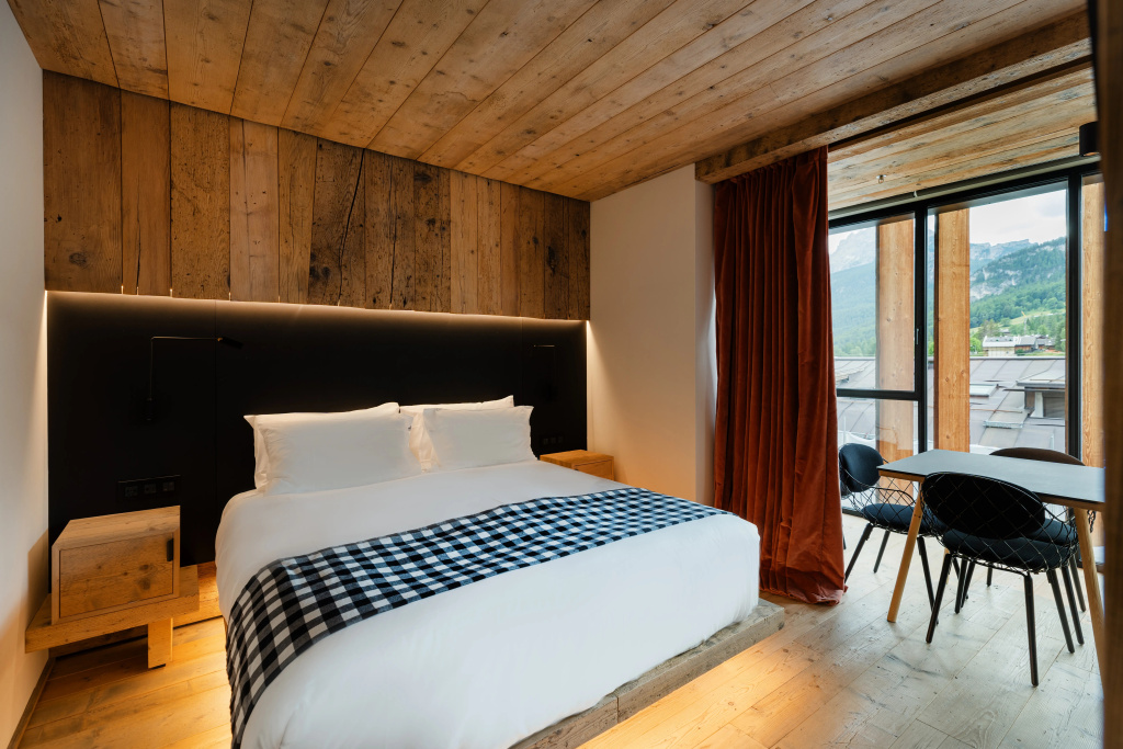 Double Junior Suite (full double bed)