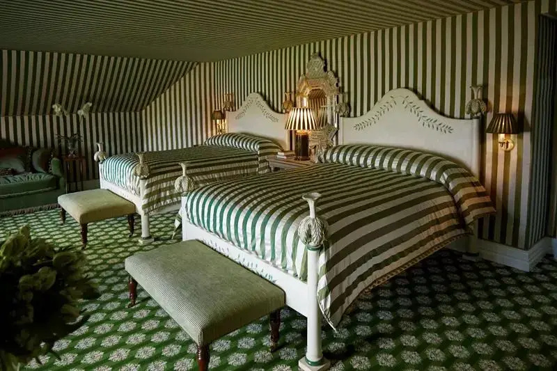 Deluxe Quadruple Family room