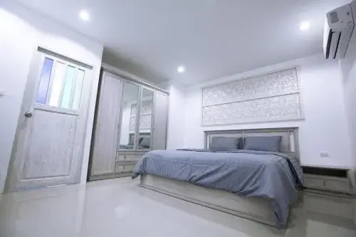 Deluxe Plus Double room with balcony (full double bed)