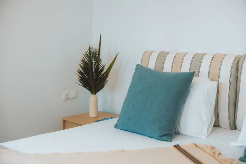 Open Space with Private Veranda Double Suite with sea view (full double bed)