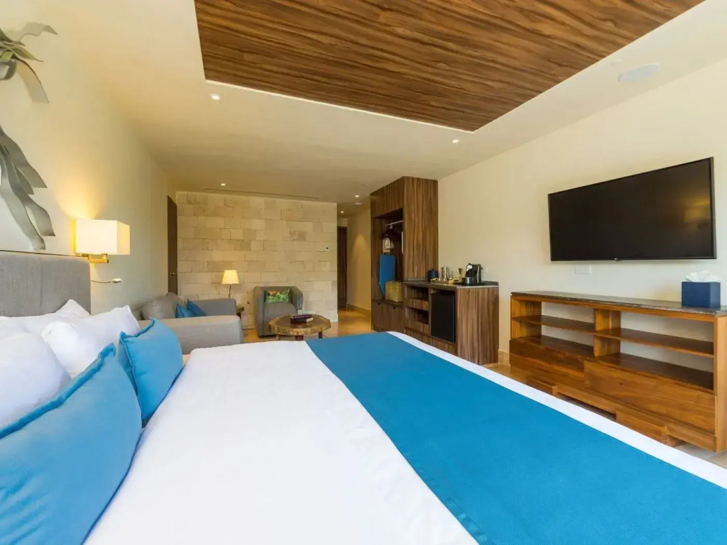 Double Villa Master Suite (full double bed)