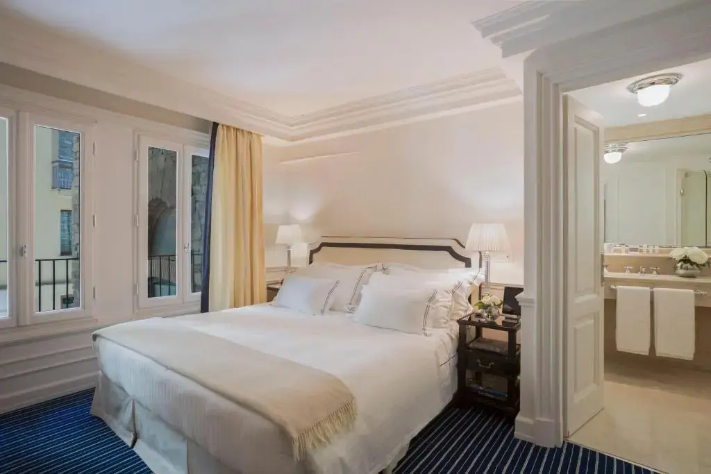 (1)Double Studio (full double bed) at Hotel Lungarno Lungarno Collection in Florence
