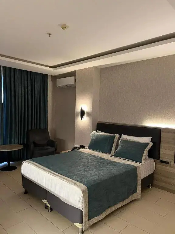 Double Suite (full double bed)