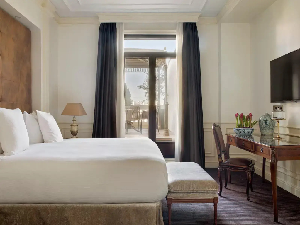 Colon Penthouse RedLevel Double Suite (full double bed)