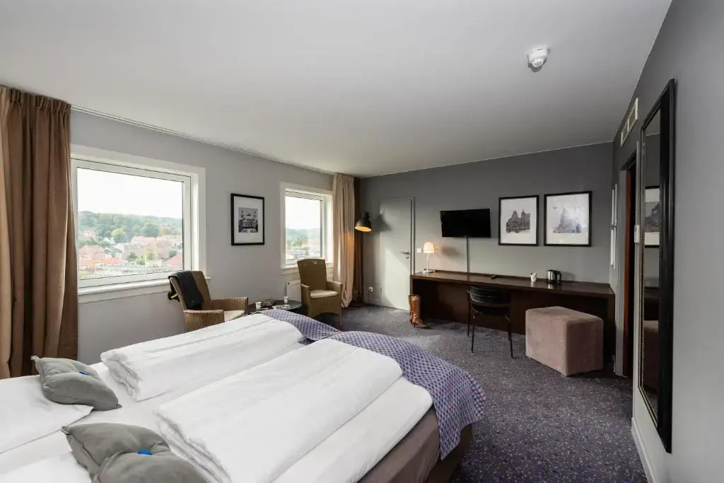 Admiral Double room (full double bed)