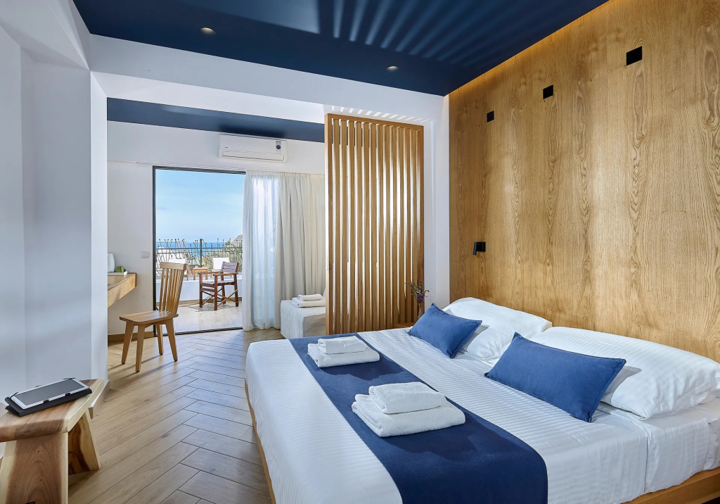 Superior Double room with pool or sea view (full double bed)