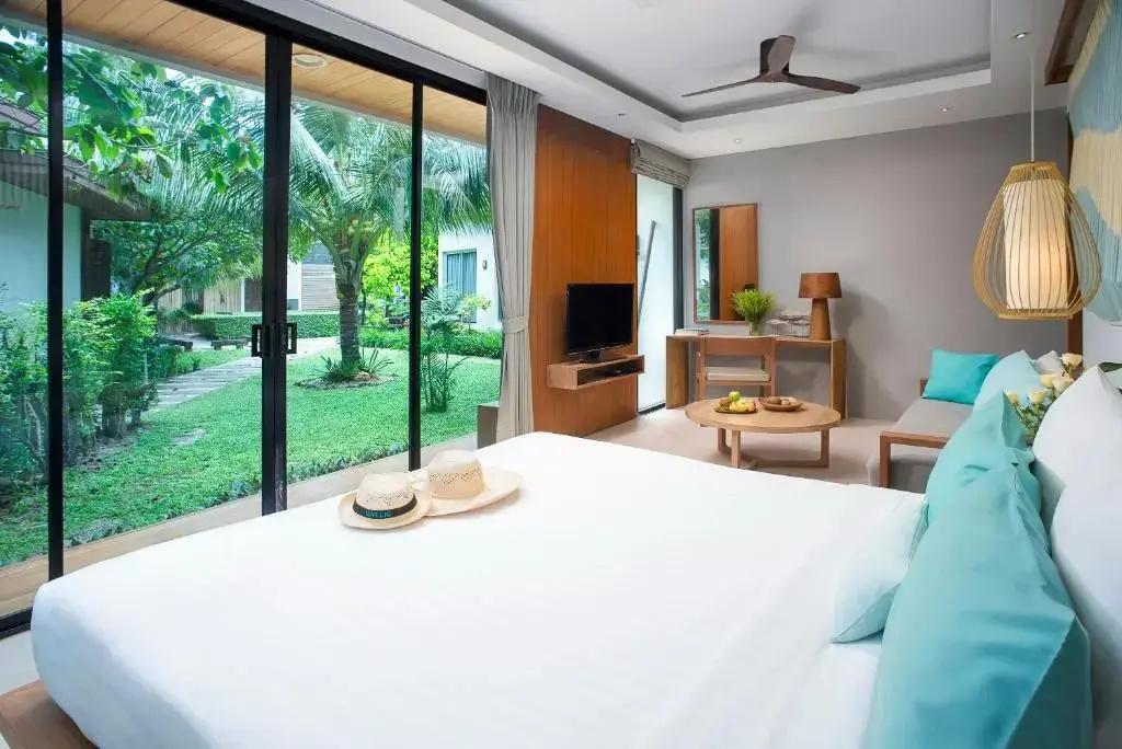 Premium Double room with pool view (full double bed)