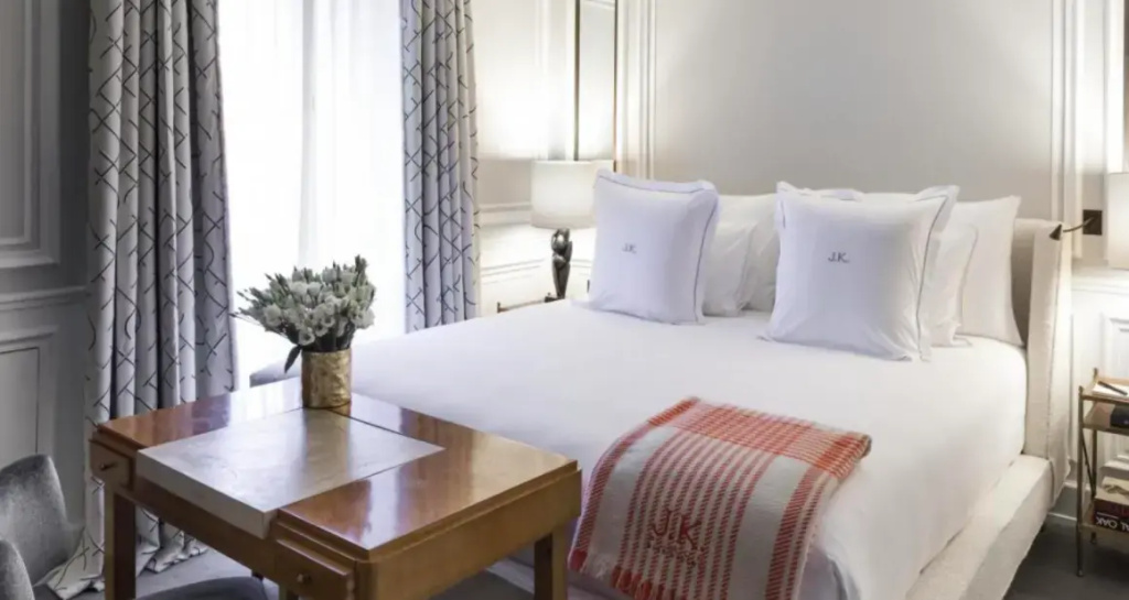 Classic Double room (full double bed)