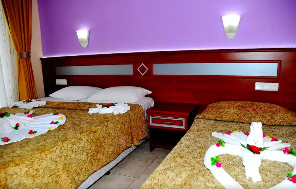 Standard Triple room
