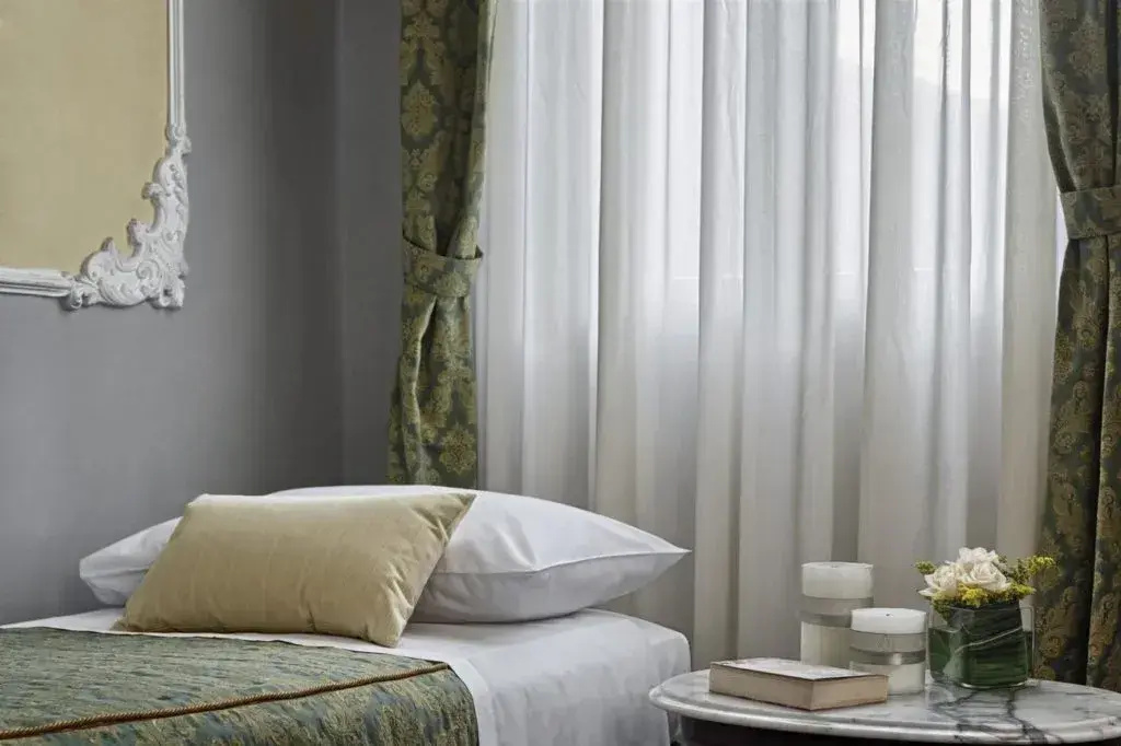 Deluxe Double room with canal view (full double bed)