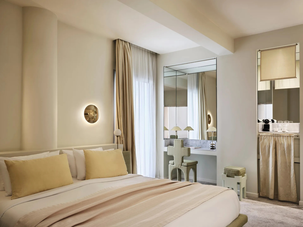 Double Junior Suite (full double bed)