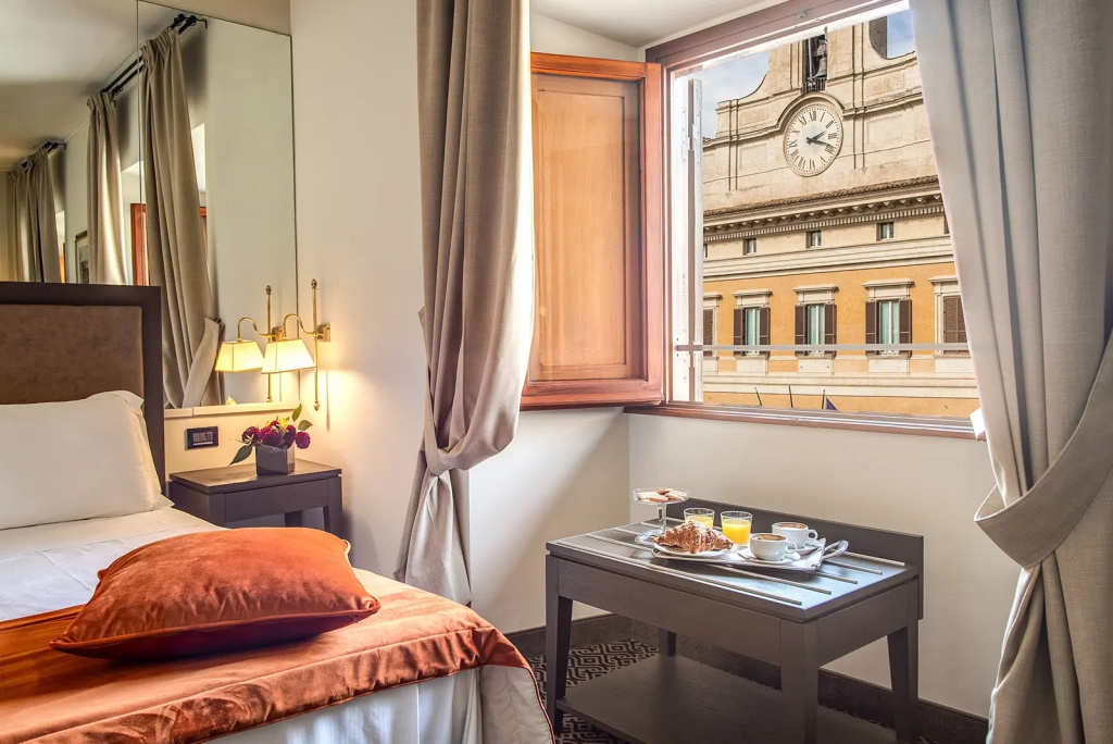 Superior View of Montecitorio Double room (twin beds)