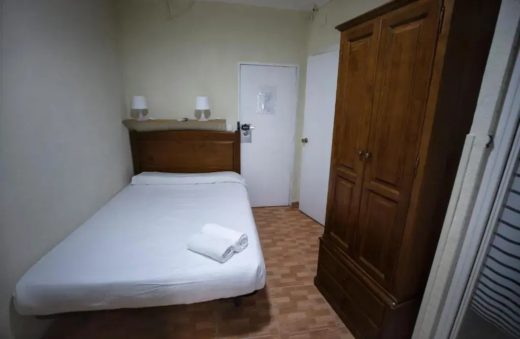 Double room (full double bed)