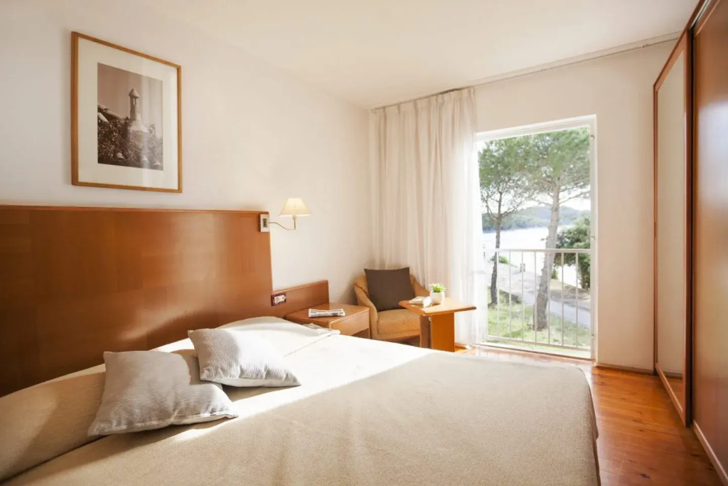 Executive Double Suite with balcony and with sea view (full double bed)