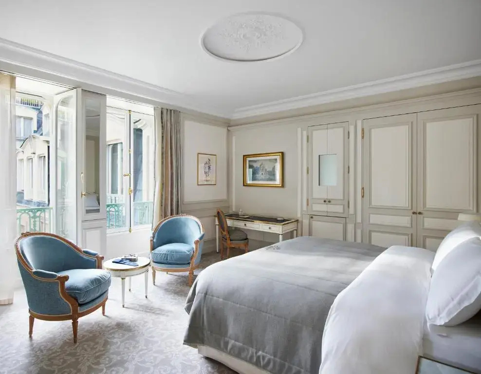Deluxe Double Suite (full double bed)