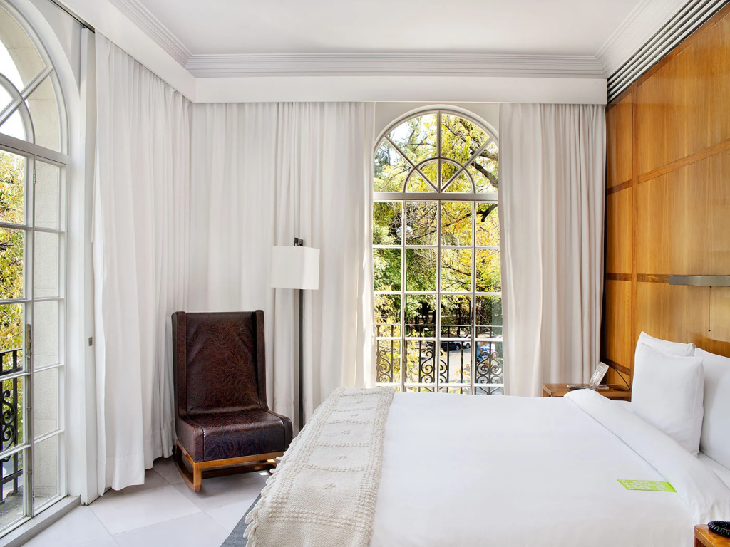 Corner Double Suite (full double bed)