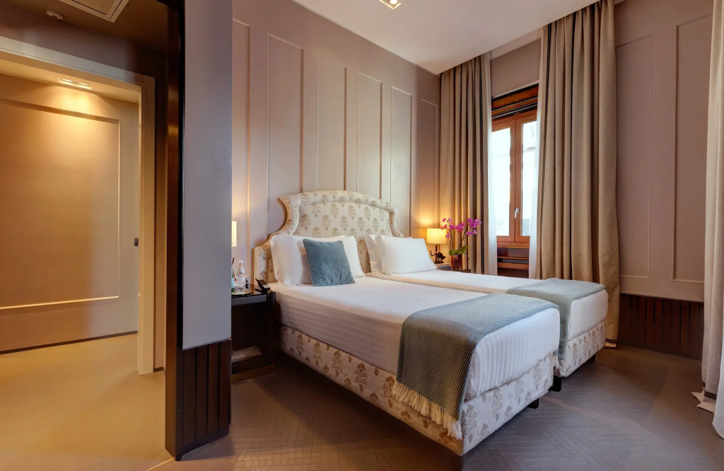 Deluxe Double room (full double bed)