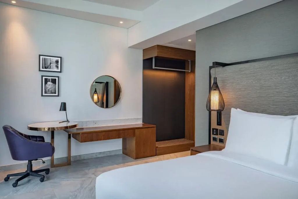 Premier Double room with balcony (full double bed)