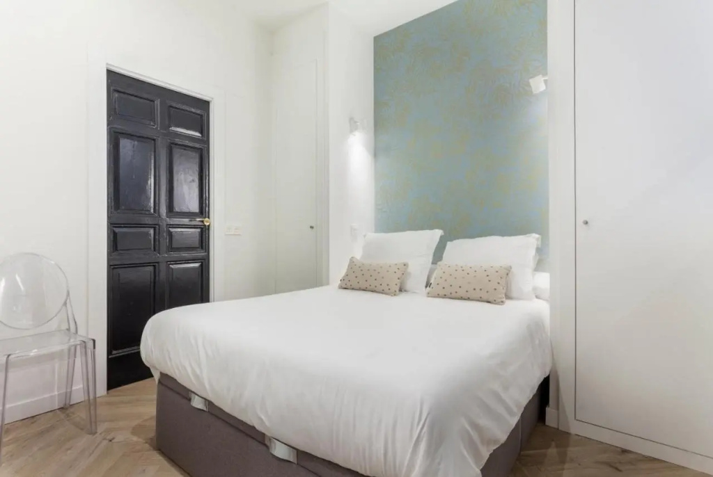 2 Bedrooms IV Apartment