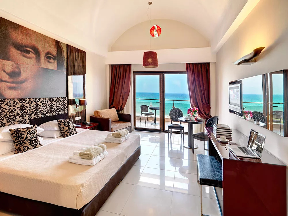 Deluxe Double room beachfront (full double bed)