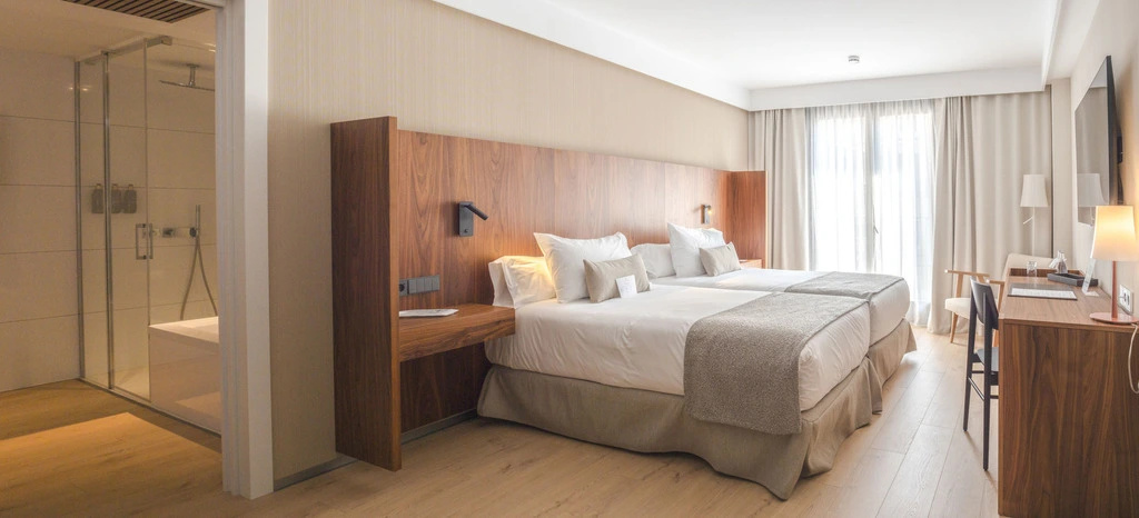 Premium Double room with balcony (full double bed)