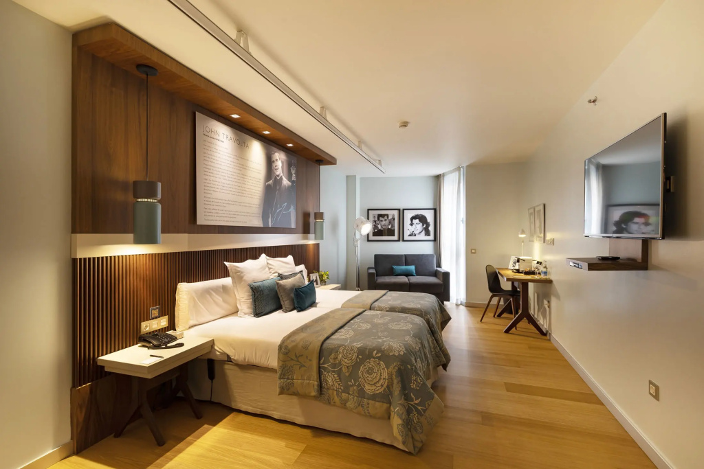 Travolta (adapted) Double room (full double bed)