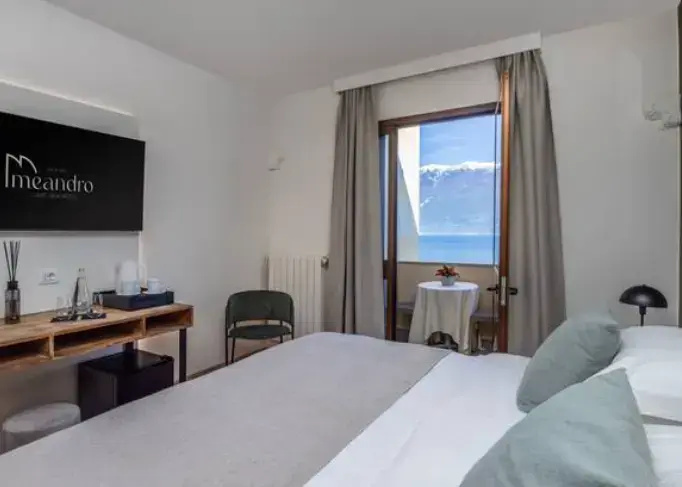 Oliva Double room (full double bed)