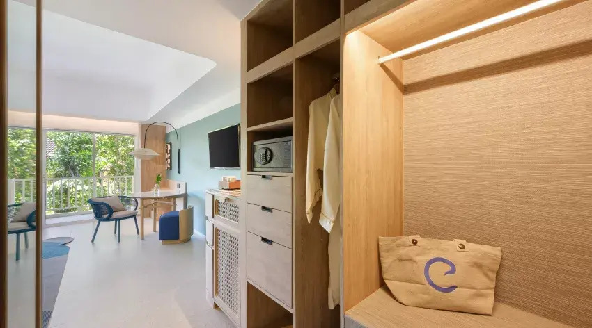 Номер Premium Deluxe с видом на бассейн в Centara Karon Resort Phuket