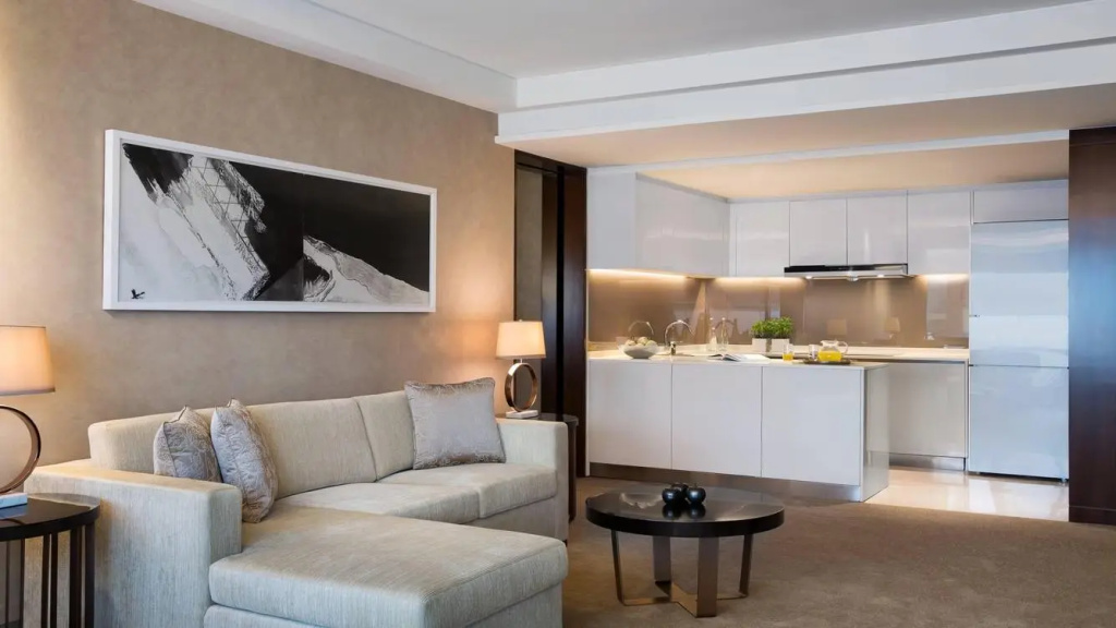 1 Bedroom Club lounge access Double Apartment with city view full double bed
