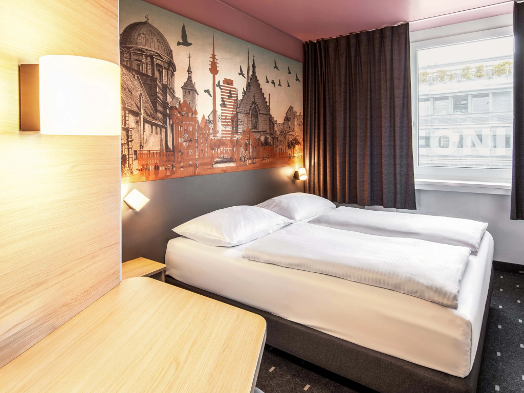 Double room (full double bed)