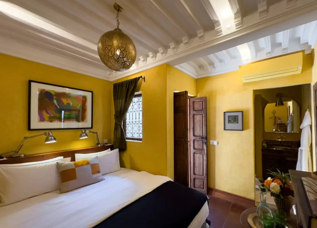 Gold Double room (full double bed)