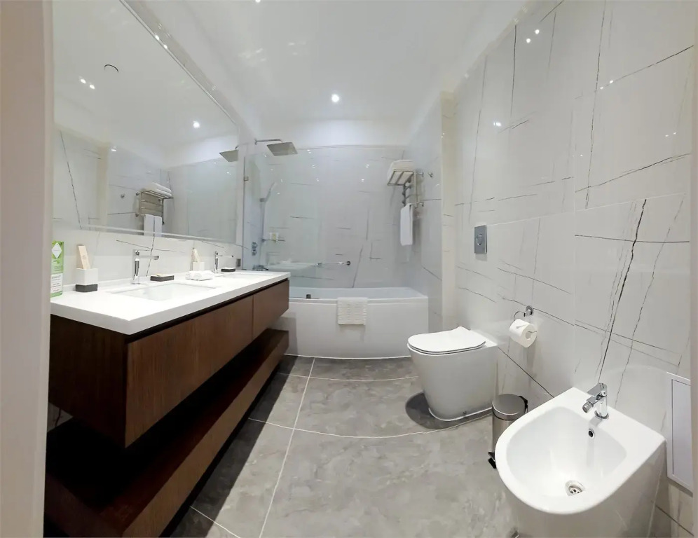 Двухместный номер Premium двуспальная кровать в Grand Hotel Tien Shan