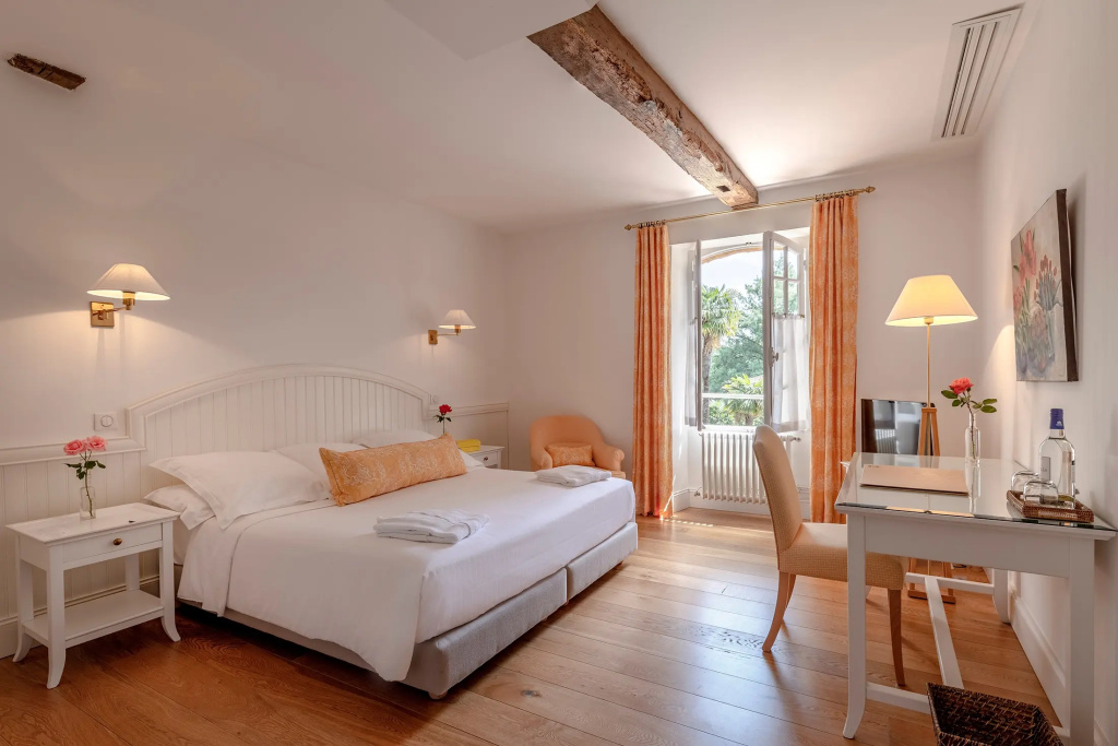 Classic Double room (full double bed)