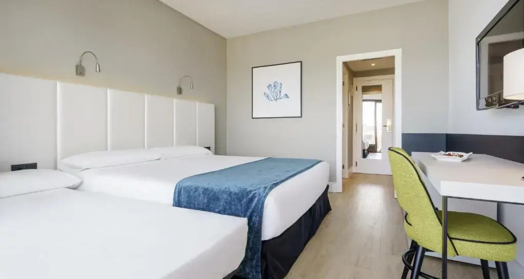 Hotel ILUNION Caleta Park - Chambres