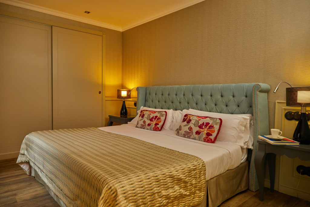 Sagrada Familia Double Suite (full double bed)
