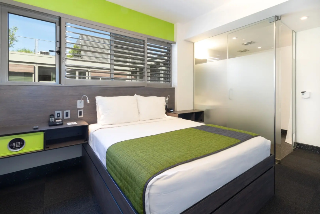 Plus Double Pod (full double bed)