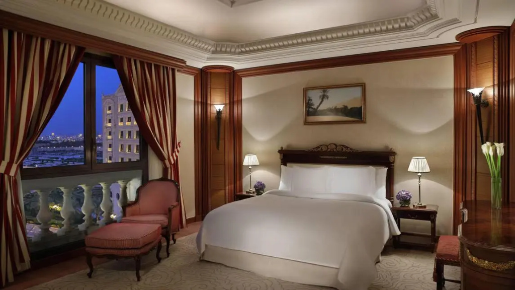 1 Bedroom Executive Club Lounge Access Double Corner Suite (full double bed)