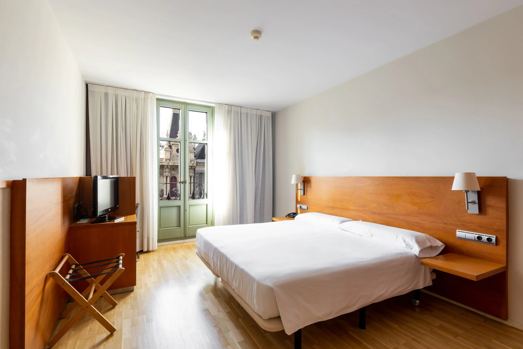 Standard Double room with Rambla view (twin beds)