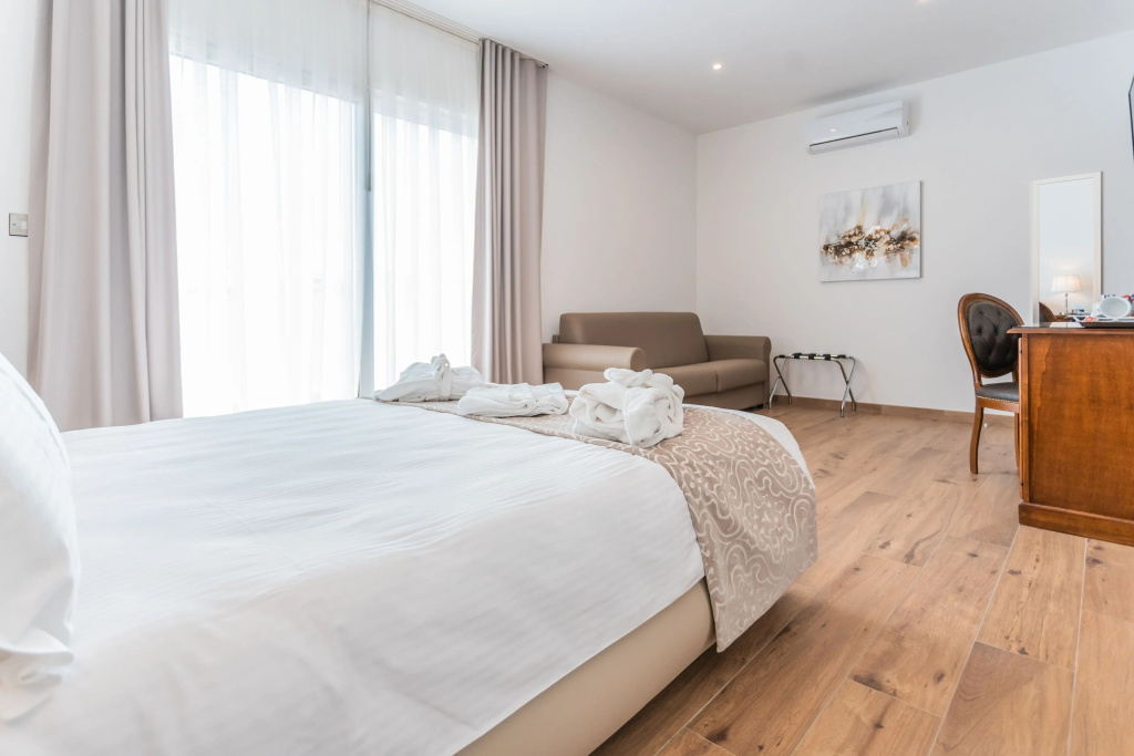 Deluxe with terrace Double Suite (full double bed)