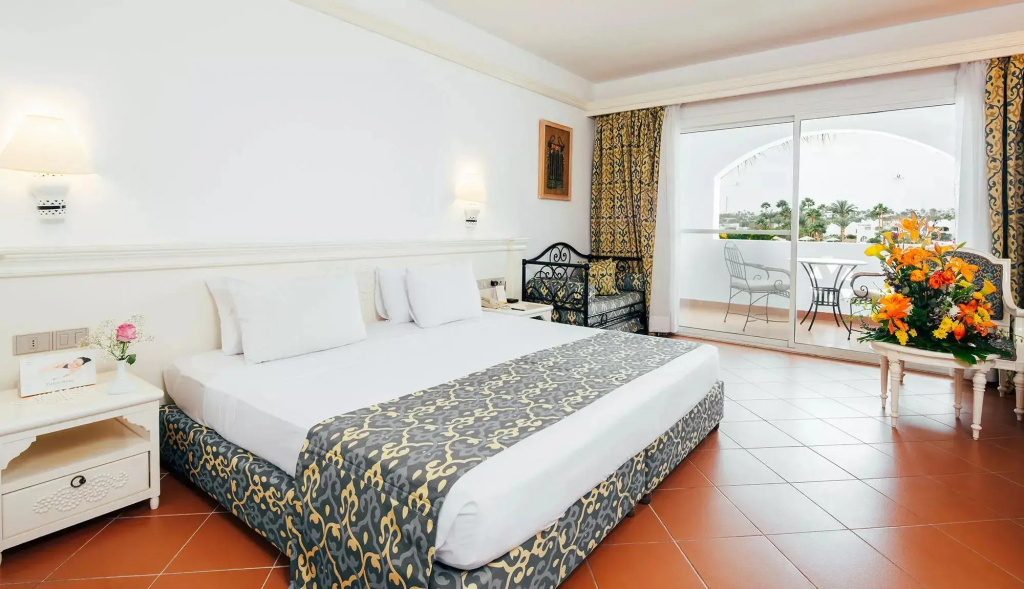 King's Lake Double room, bed type is subject to availability, full double bed room photo 1