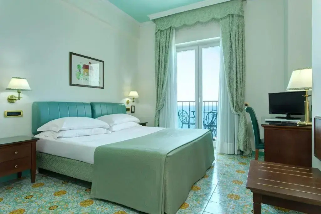 Standard Double room with a view of the Gulf of Salerno (full double bed)
