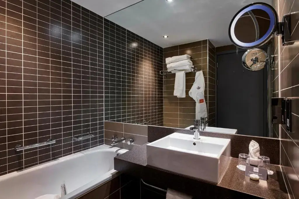 Crowne Plaza Hotel Manchester City Centre - Tap to explore photos