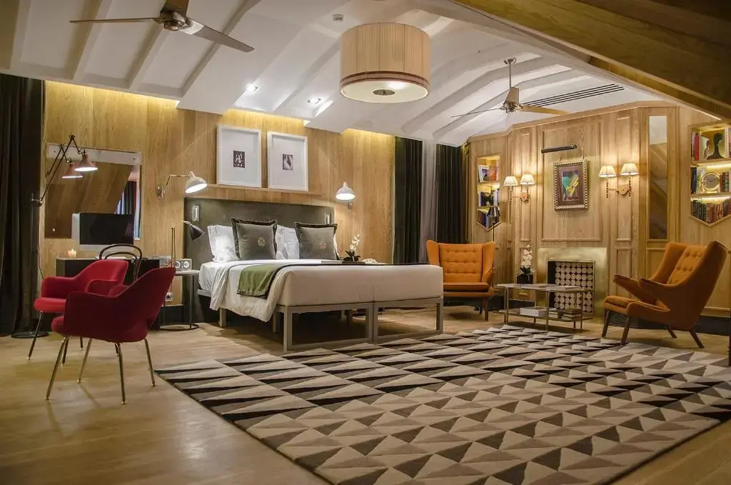 Double Suite (full double bed)