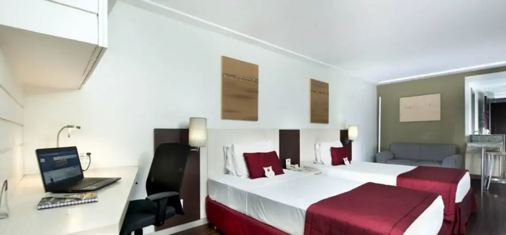 Luxury Double Suite (twin beds)