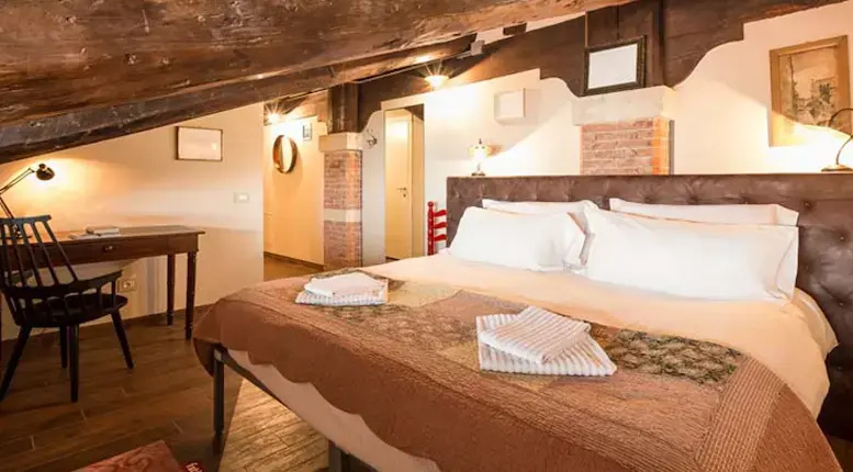 Deluxe Double room (full double bed)