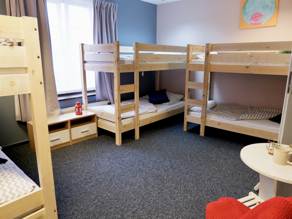 Sextuple room