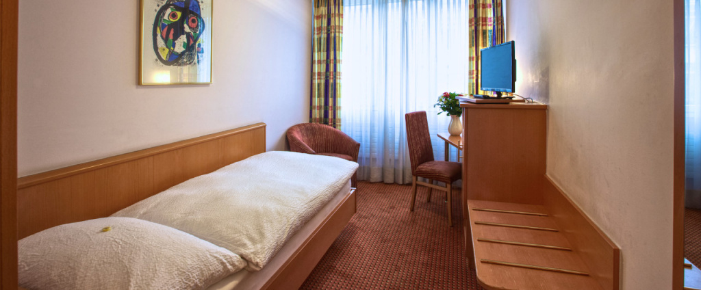 Basic Single room