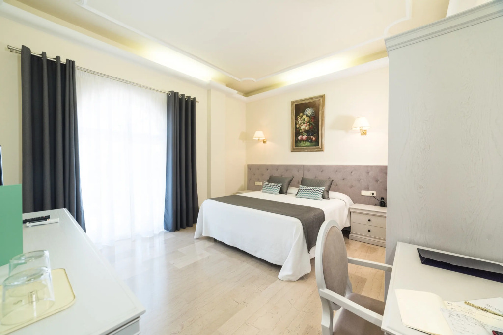 帶陽台雙臥室，部分海景，全尺寸雙人床